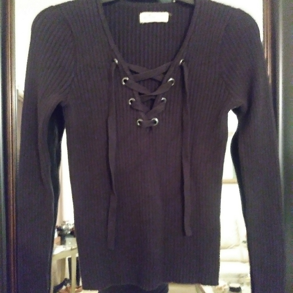 🔥NC🔥 LACE UP HOLLISTER SWEATER